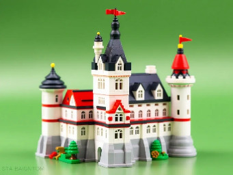 Please make me a Lego design of Neuschwanstein Castle